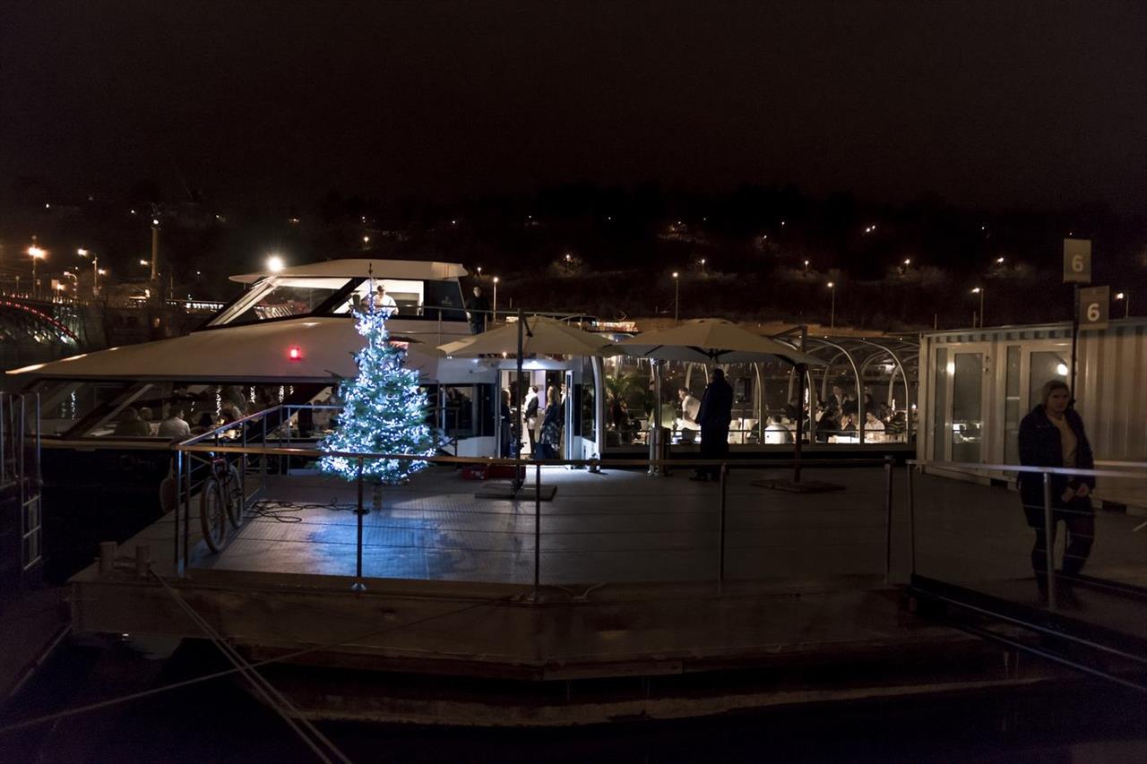 Foto: Christmas evento for business partners on… – 90
