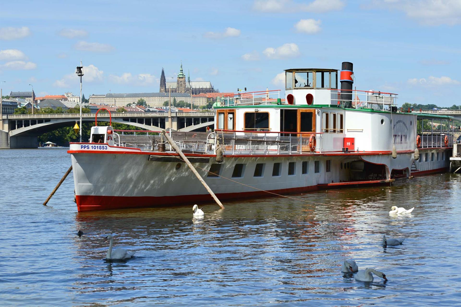 Ve středu 26.8 popluje první plavbu do zoo historický bateau à vapeur Vltava