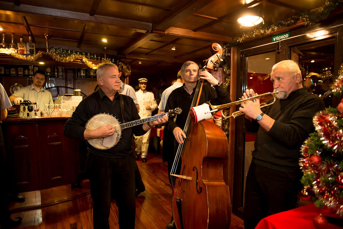 Photo: Time to book your Christmas party – 15
