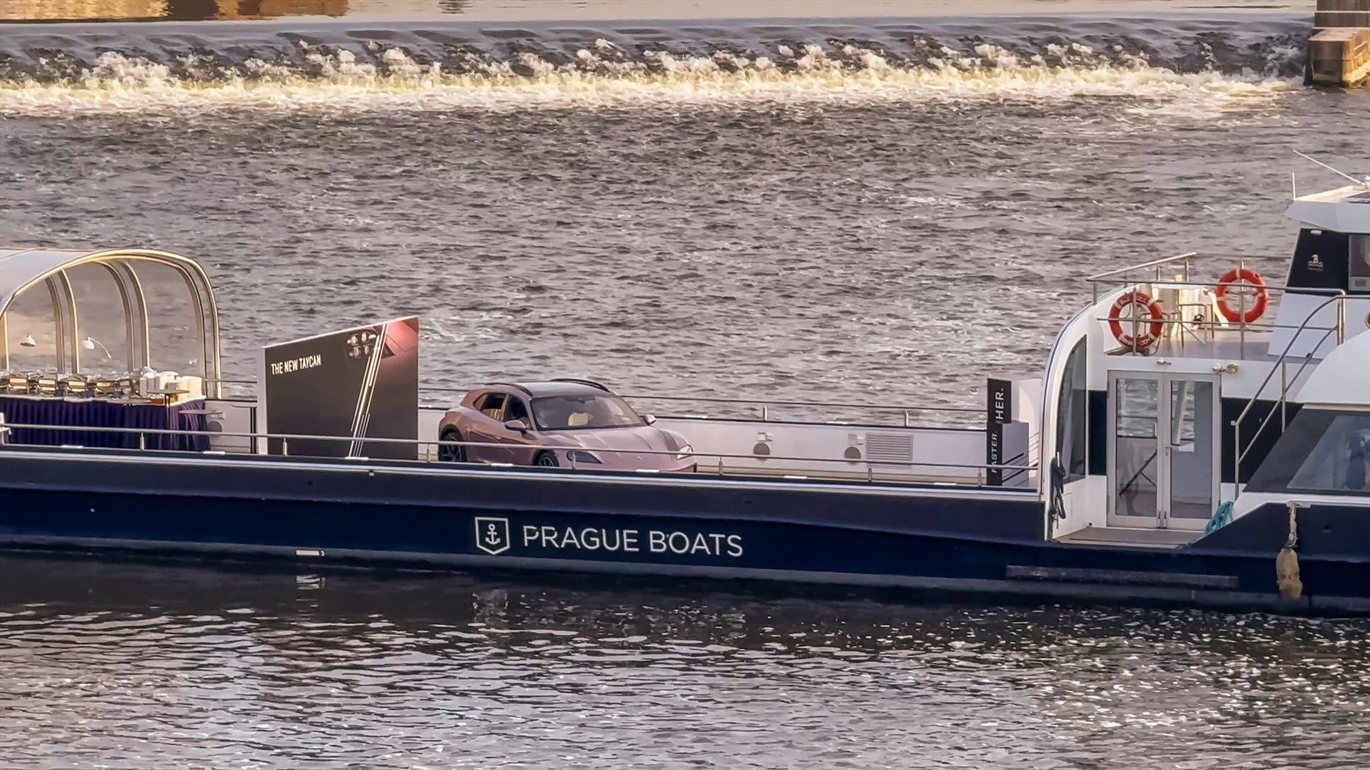 Photo : Porsche Taycan na palubě Prague Boats – 19