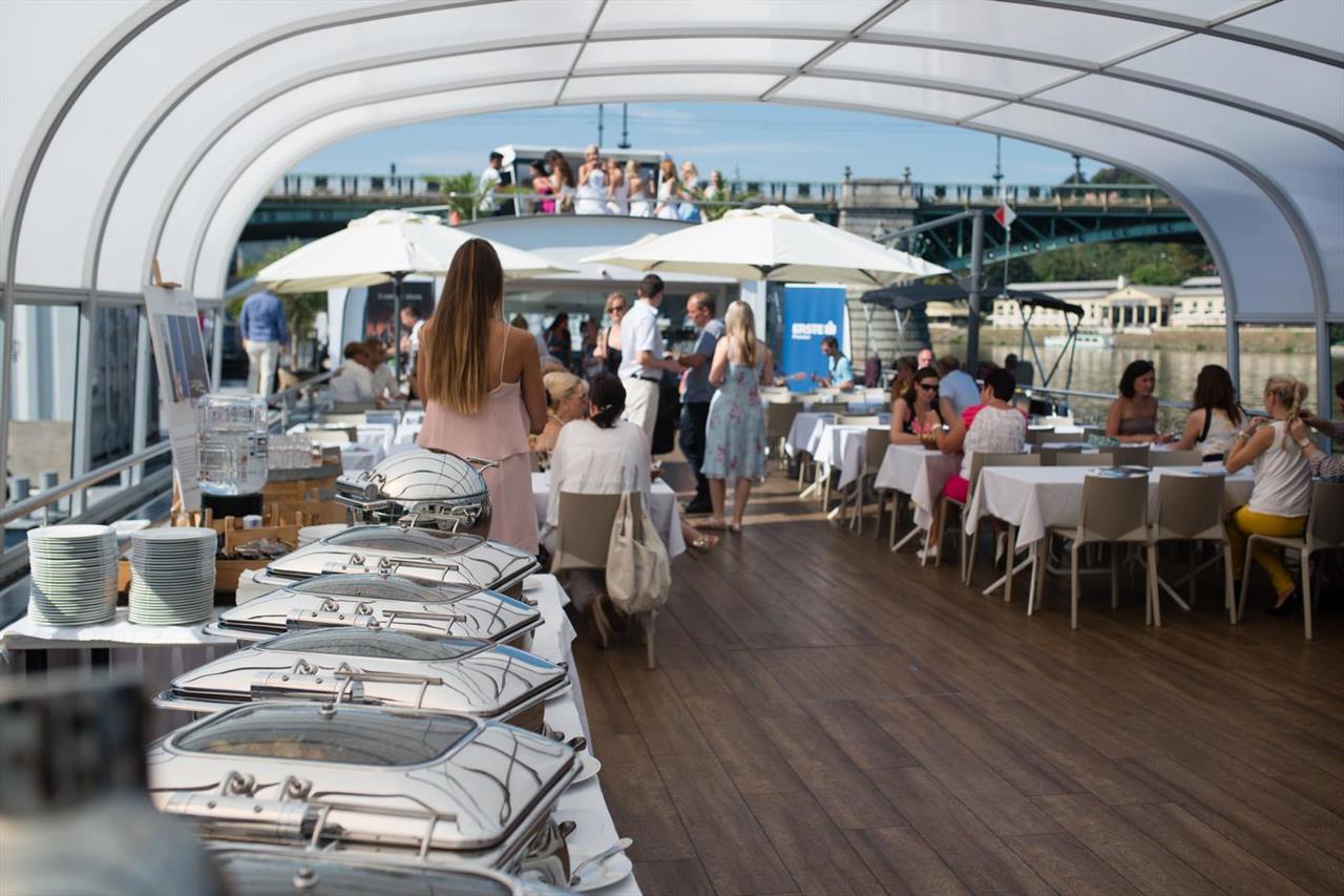 Fashion brunch on Bohemia Rhapsody