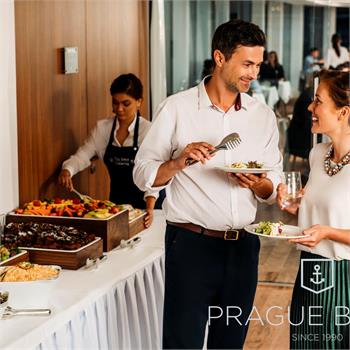 Das Abendessen wird in Buffet-Form dargereicht