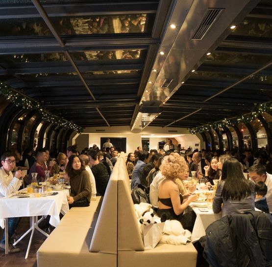 Večírek vietnamské komunity na lodi Grand Bohemia