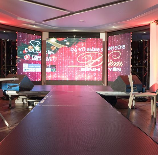 Večírek vietnamské komunity na lodi Grand Bohemia