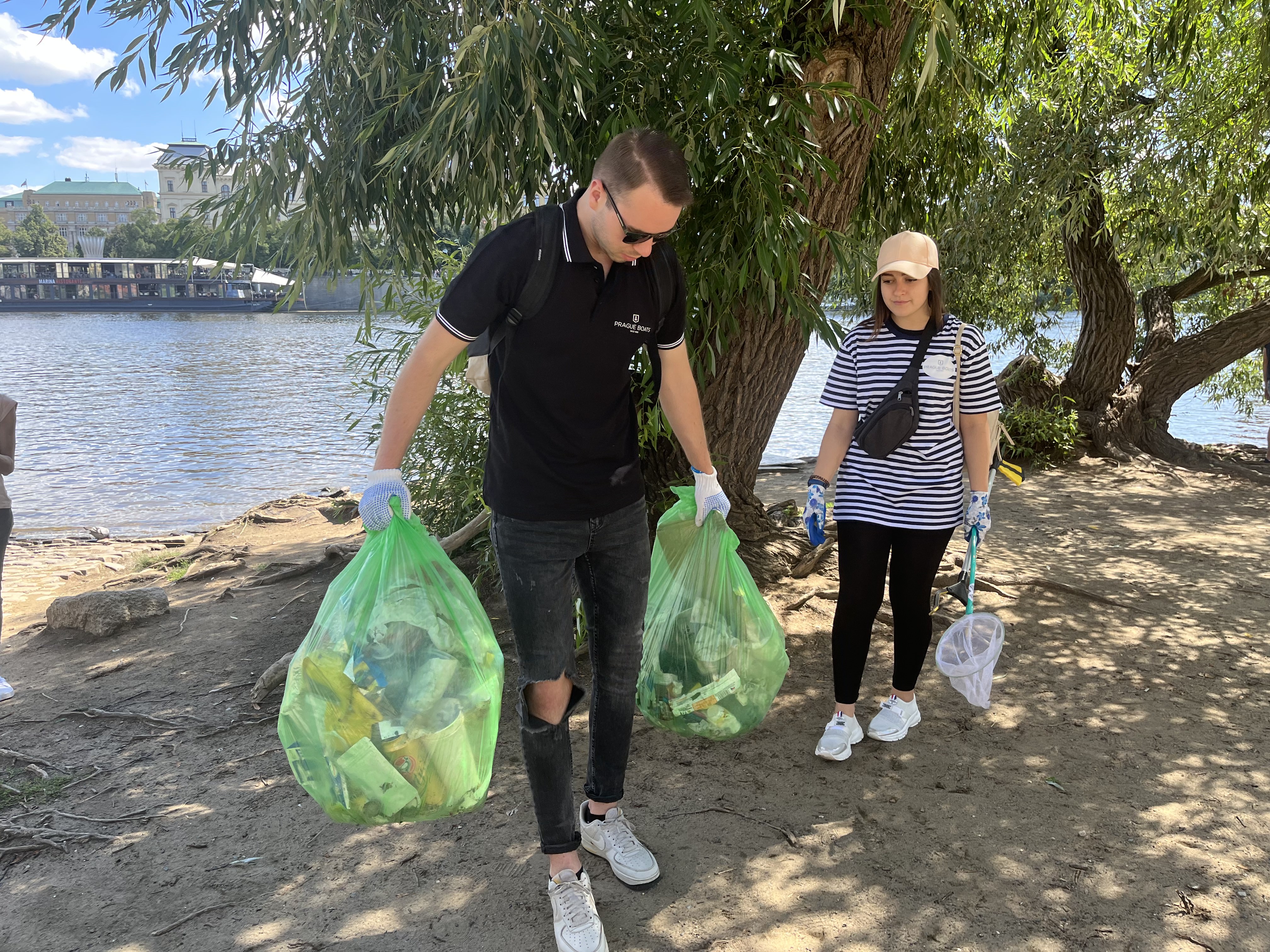 Cleaning up Prague's embankments