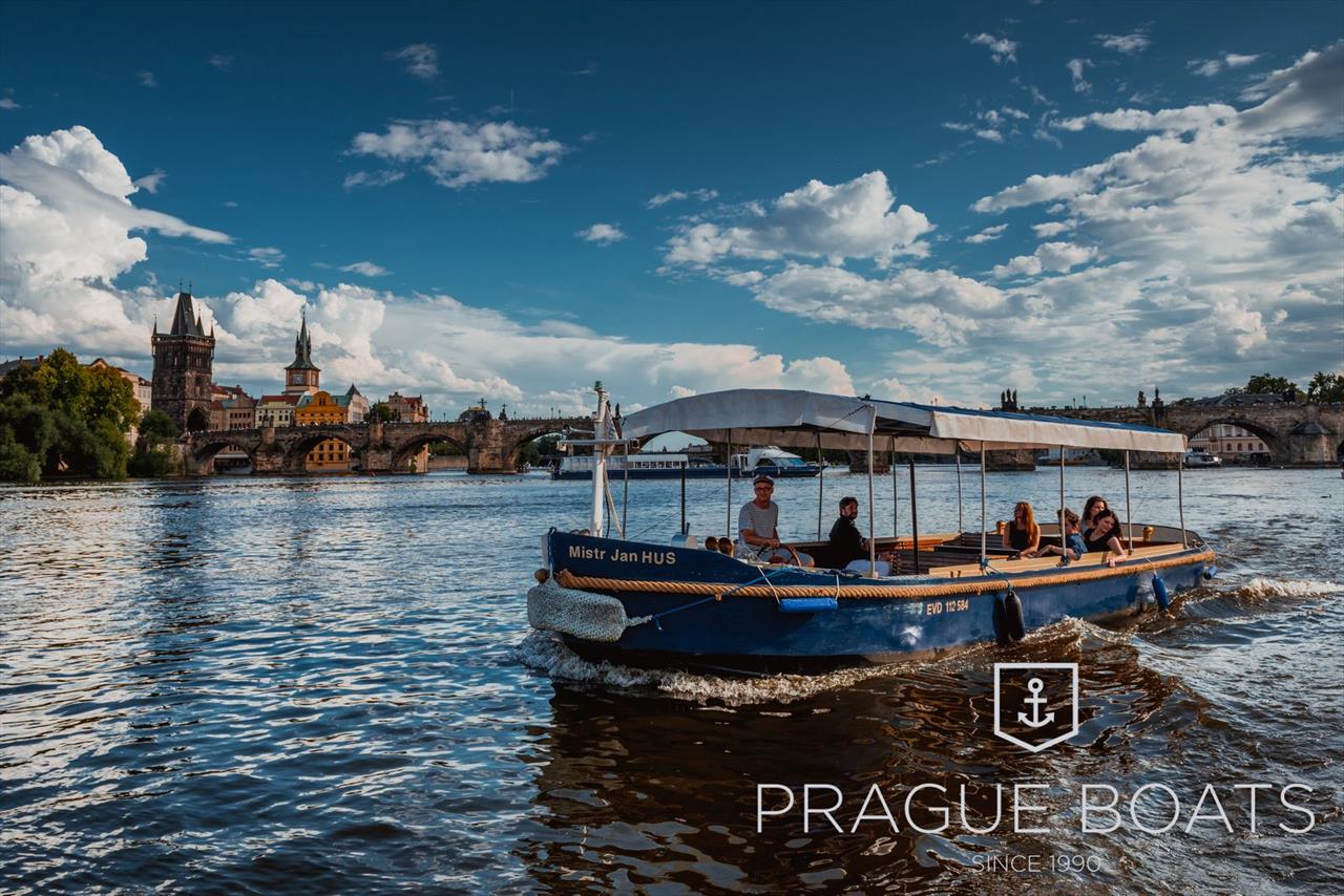Private cruises to Čertovka