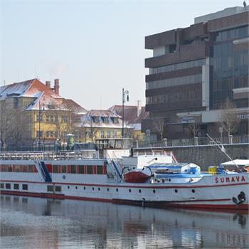 Zimní plavba Prahou