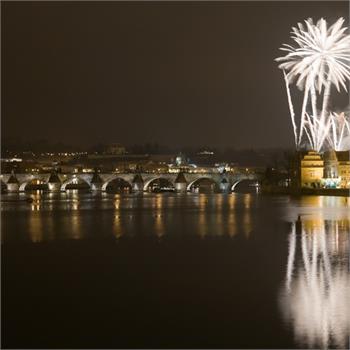 Je tady novoroční plavba s ohňostrojem