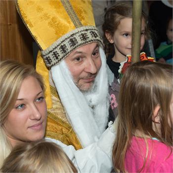 Mikuláš naděloval na parníku Vyšehrad