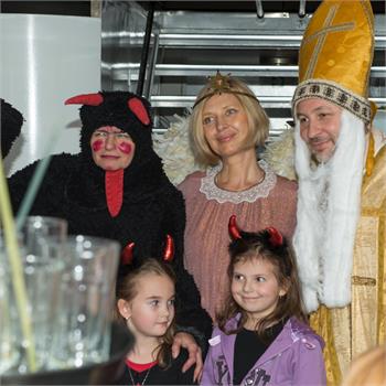 Mikuláš naděloval na parníku Vyšehrad