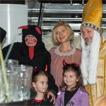 Mikuláš naděloval na parníku Vyšehrad