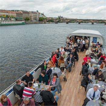 Plavba Sdružení tajemníků městských úřadů na Grand Bohemia