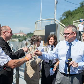 Slavnostní otevření přístaviště lodí na nábřeží Edvarda Beneše