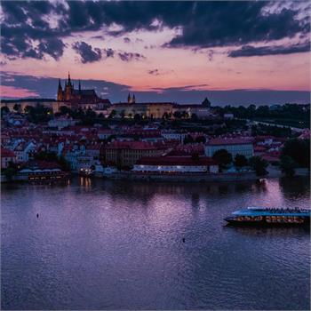 Loď Grand Bohemia na večerní plavbě