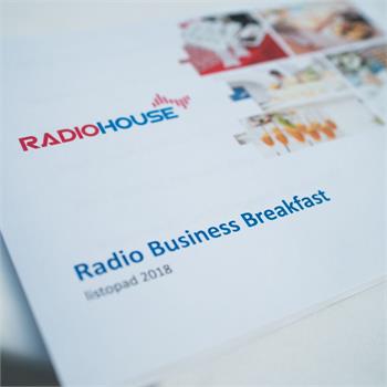 Byznys snídaně společnosti Radiohouse