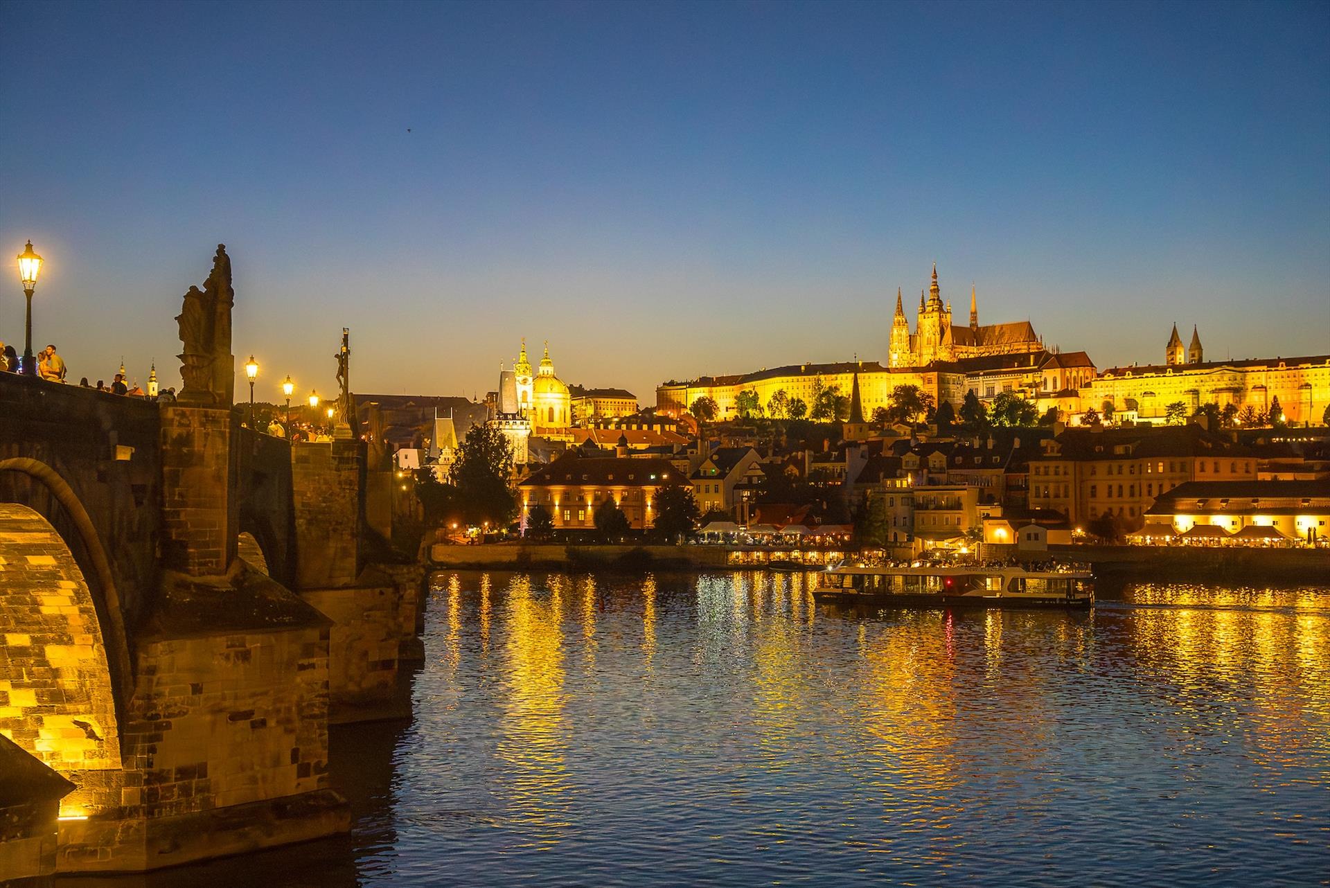 Evening Sightseeing Cruise Prague Boats cz