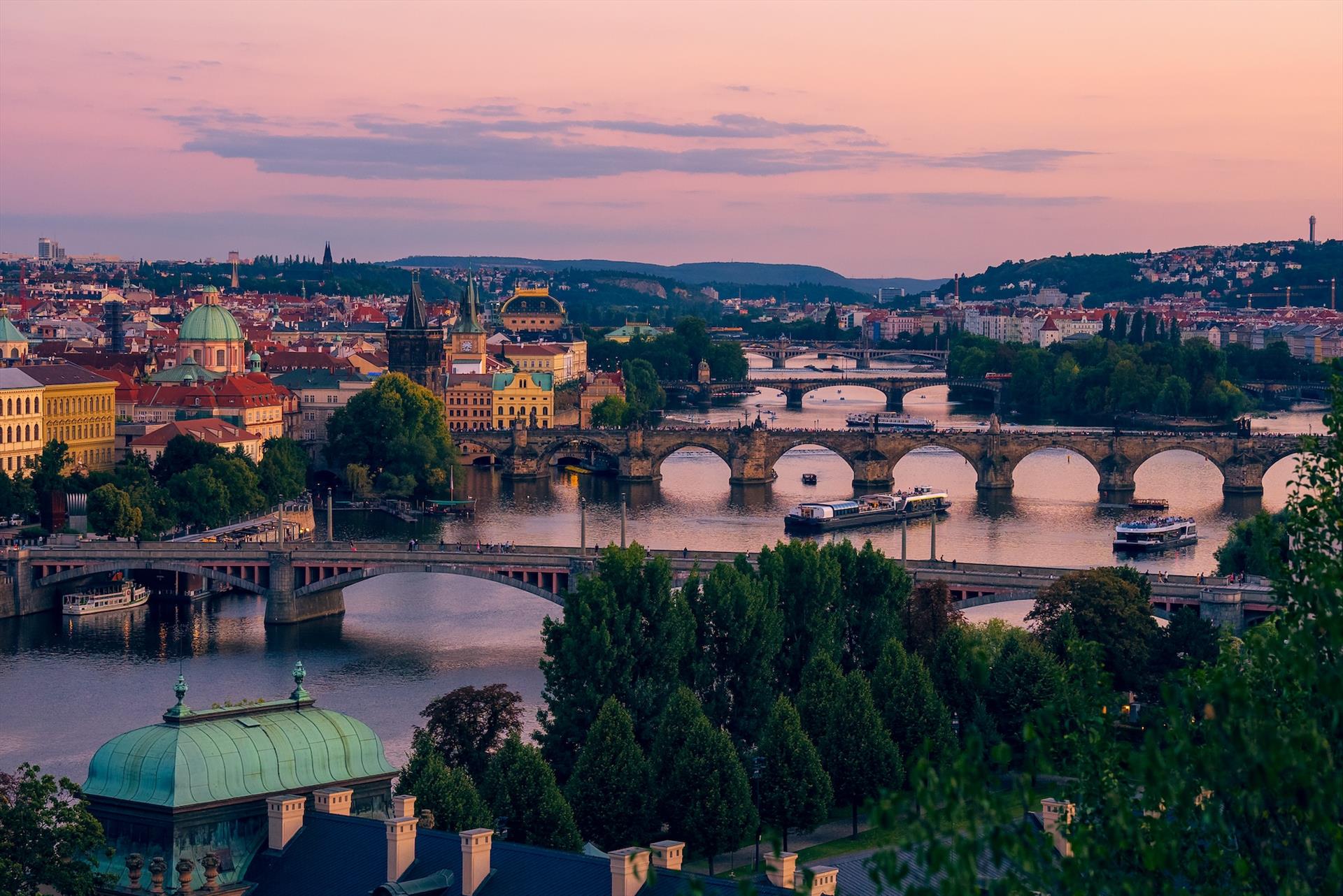 Evening Sightseeing Cruise Prague Boats cz