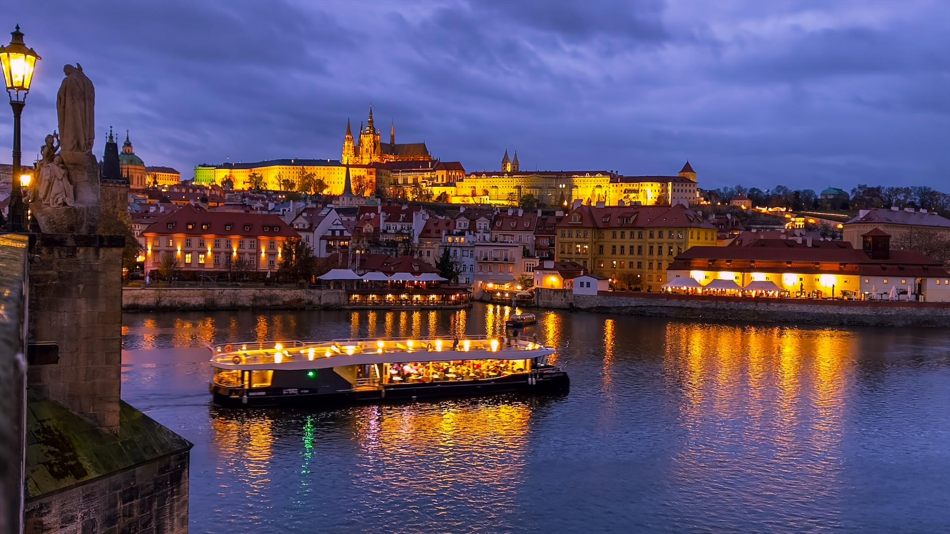 Evening Sightseeing Cruise Prague Boats cz