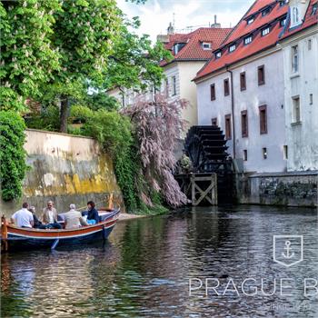 Soukromý pronájem mahagonové lodě Bivoj