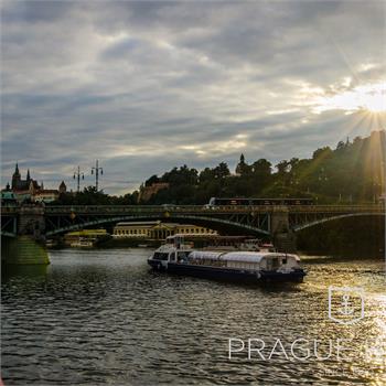 Loď Agnes de Bohemia u Čechova mostu