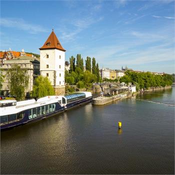 Smíchovská komora s lodí Grand Bohemia