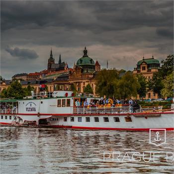 Parník Vltava u Strakovi akademie