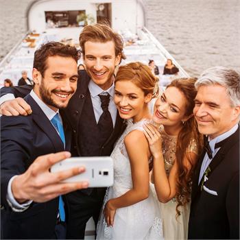 Povedená selfie ze svatby na lodi