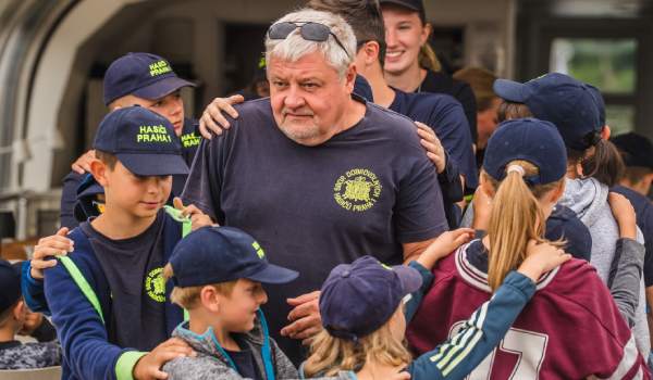 Boat trip for campers – cooperation with Prague 1 firefighters continues