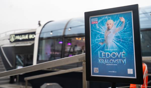 Ledové království zakotvilo na Vltavě
