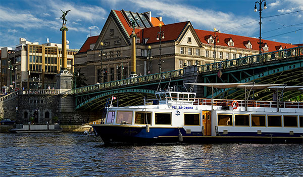 Le bateau Lužnice