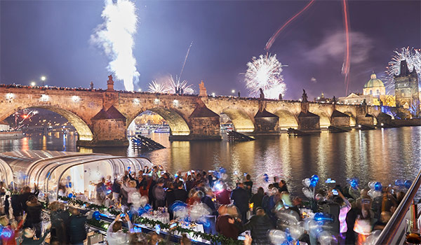 Silvester-Schifffahrt auf dem Schiff Agnes de Bohemia