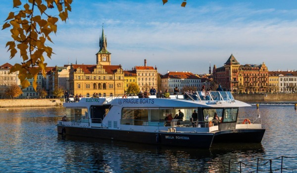 boat tour in prague