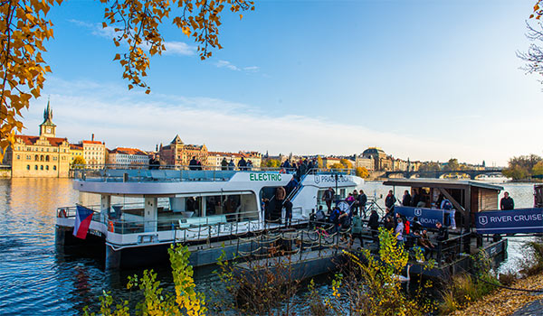 boat tour in prague