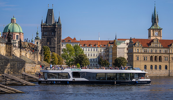 boat tour in prague