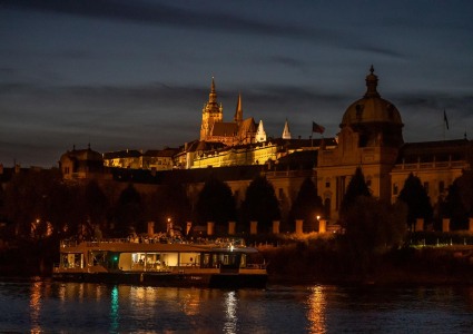 Evening eco-cruise with a glass of Prosecco