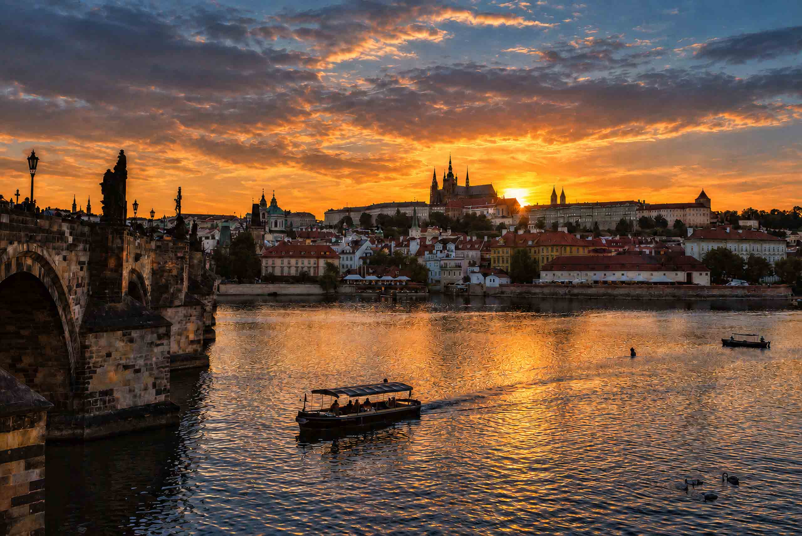 Castelo de Praga e Moldava ao pôr do sol